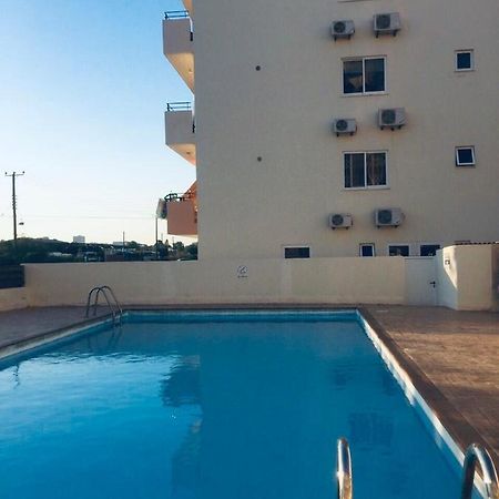 Pool Apartment Larnaca Buitenkant foto