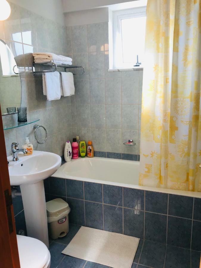 Pool Apartment Larnaca Buitenkant foto